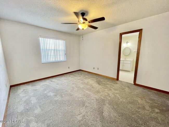 Building Photo - 200 Florida Shores Blvd