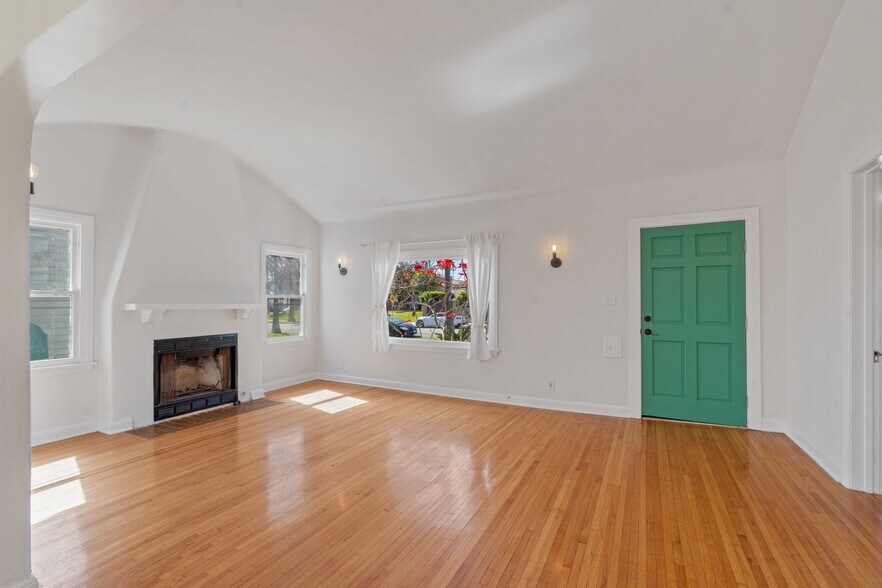 Building Photo - 5606 S Rimpau Blvd
