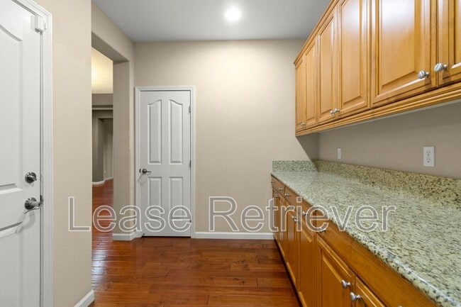 Building Photo - 265-269 S Sonrisa St