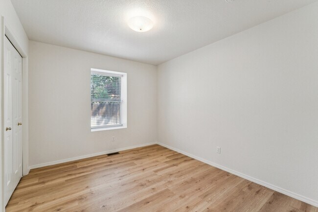 Building Photo - 5360 N Noble Fir Ave