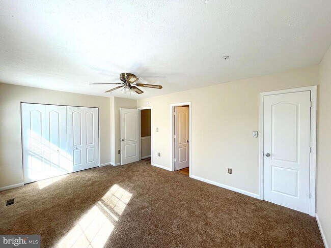 Building Photo - 45288 Rumsford Ln