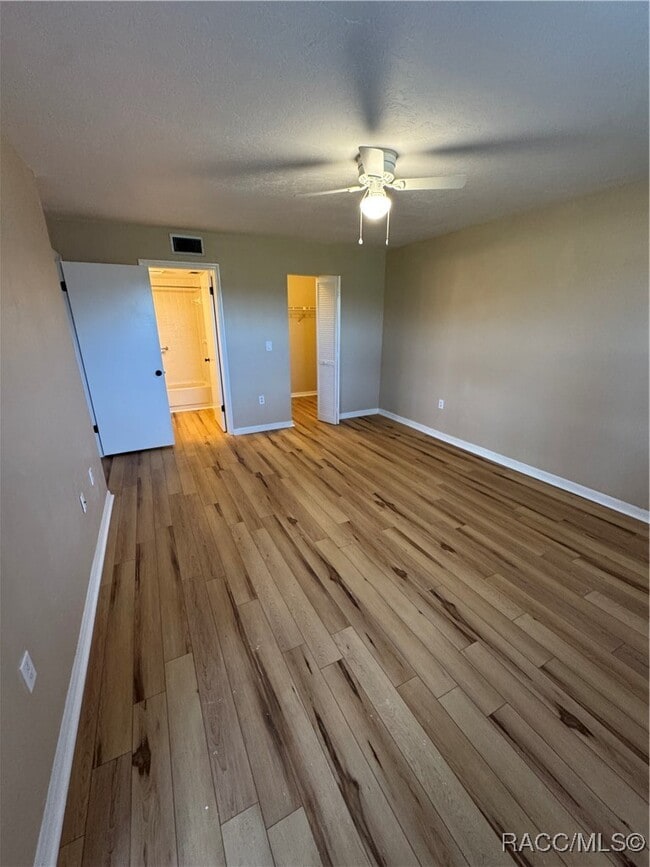 Building Photo - 790 E Gilchrist Ct