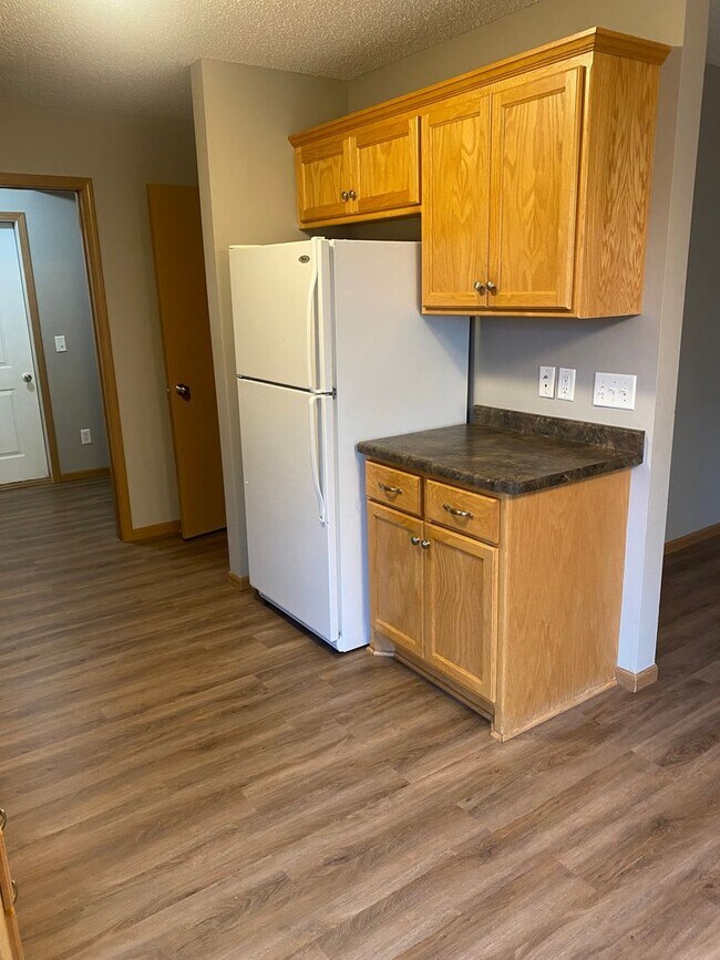 Building Photo - 3 Bedroom Townhome on Peach Dr. in Sauk Ra...