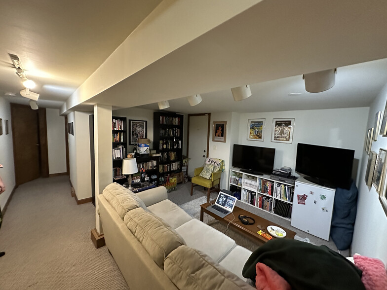 Family Room - 2217 N Magnolia Ave