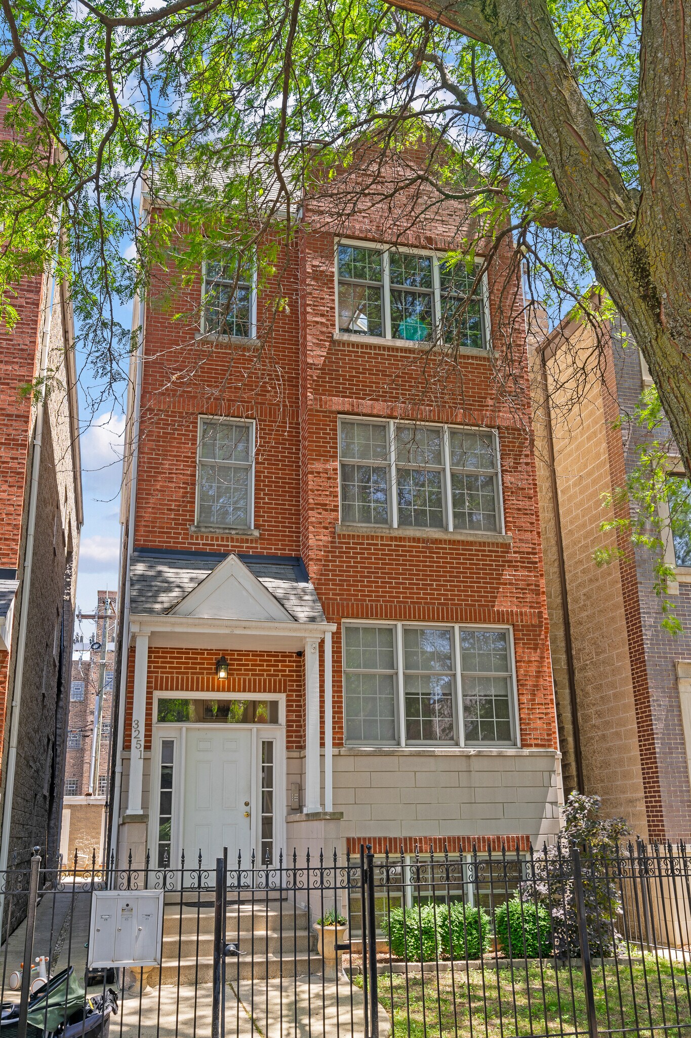 Building Photo - 3251 N Racine Ave