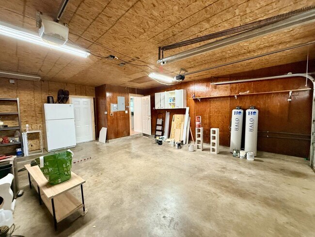 Building Photo - 3807 Longridge Dr