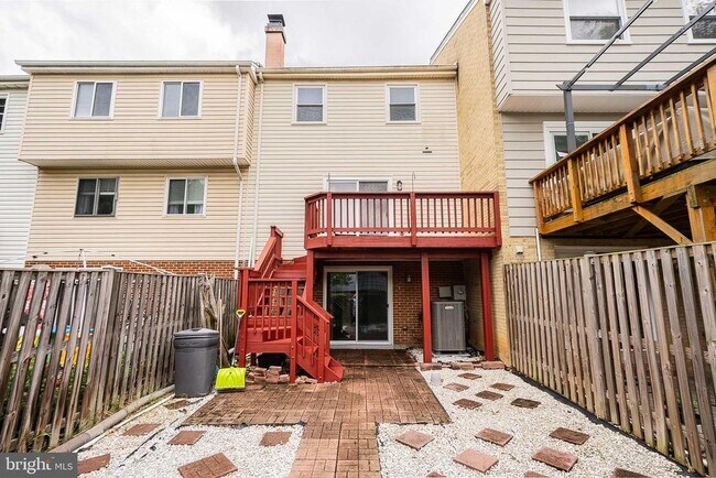Building Photo - 5844 Banning Pl