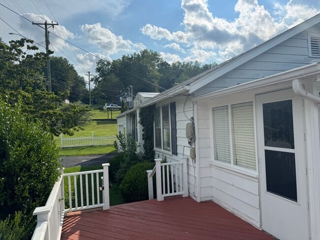 Building Photo - Charming home in the Heart of Bristol VA