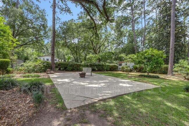 Building Photo - 1917 Sharon Rd