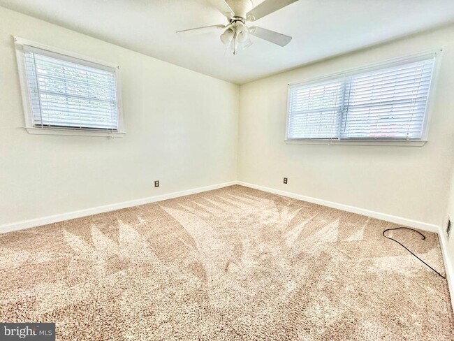 Building Photo - 302 Mimosa Ave