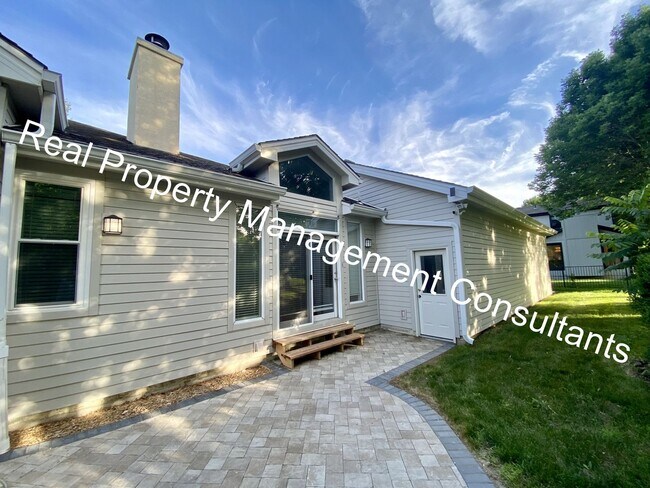 Building Photo - $1000 Move In Incentive on Lake Winnebago 3 Bedroom Home