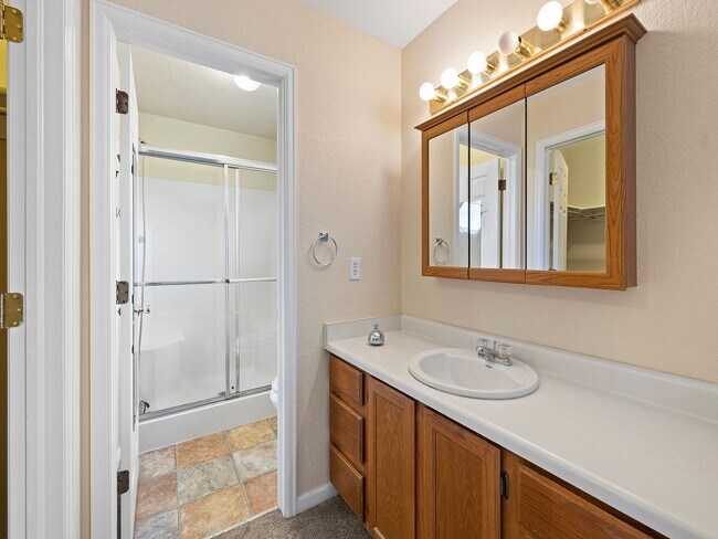 Building Photo - Beautiful 3-Bed Ranch Near Parks, Shops & Dining