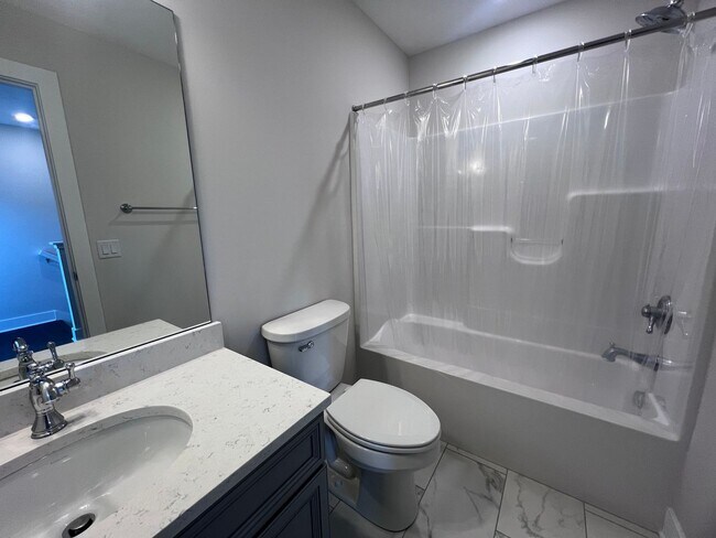 Building Photo - Two Bedroom Condo on Lookout Hill in Grand...