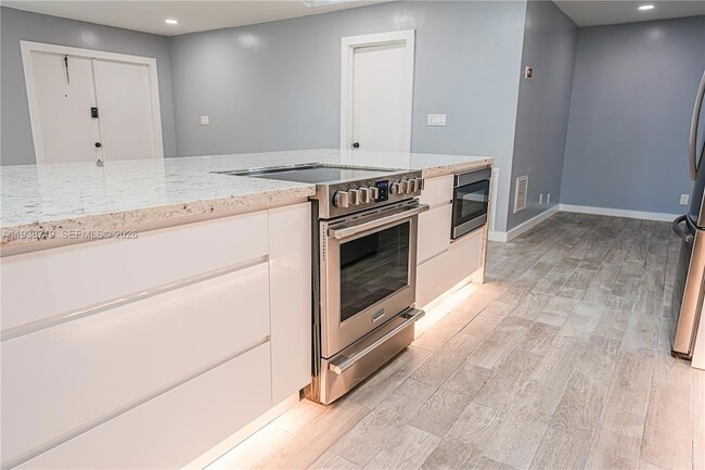 Building Photo - 8107 NW 74th Ave