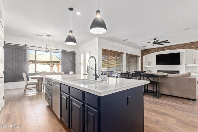 Building Photo - 8414 W Northview Ave