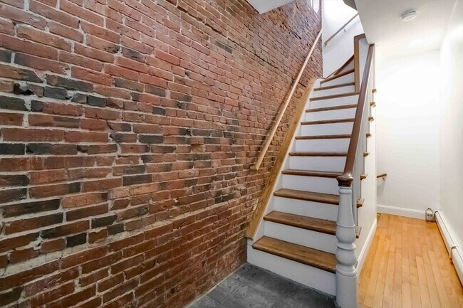 Building Photo - 31 Division St