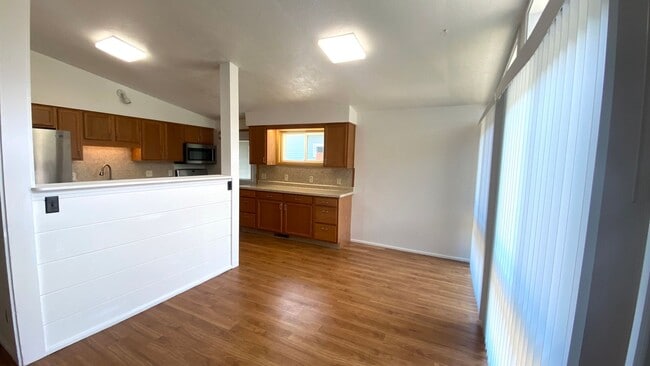 Building Photo - COMINF SOON. 11/14.  Beautiful 3 Bedroom, ...