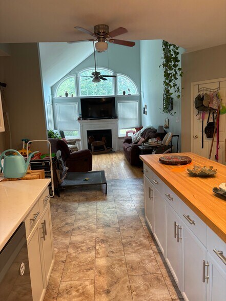 Building Photo - 107 Wheat Field Terrace