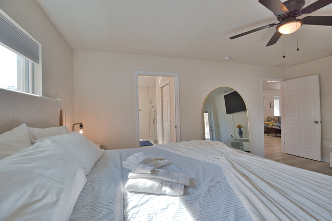 Building Photo - 3887 Hawkeye Cir