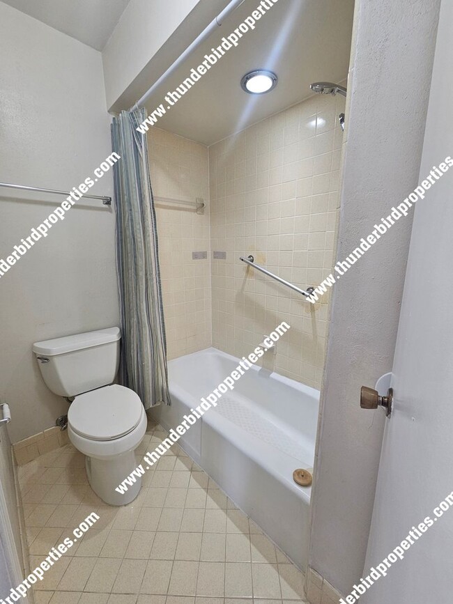 Building Photo - Great 3 bedroom with an office