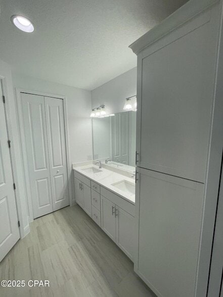 Building Photo - 9225 Cool Breeze Dr