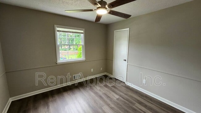 Building Photo - 1007 Strawberry Ln