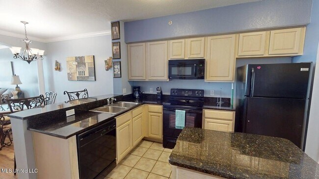 Building Photo - 2230 Beach Dr
