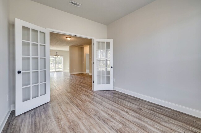 Building Photo - 340 Fox Haven Dr