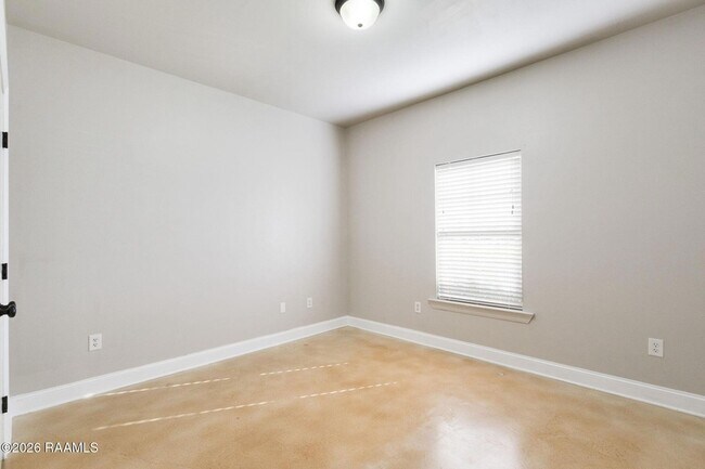 Building Photo - 205 Quiet Bluff Dr