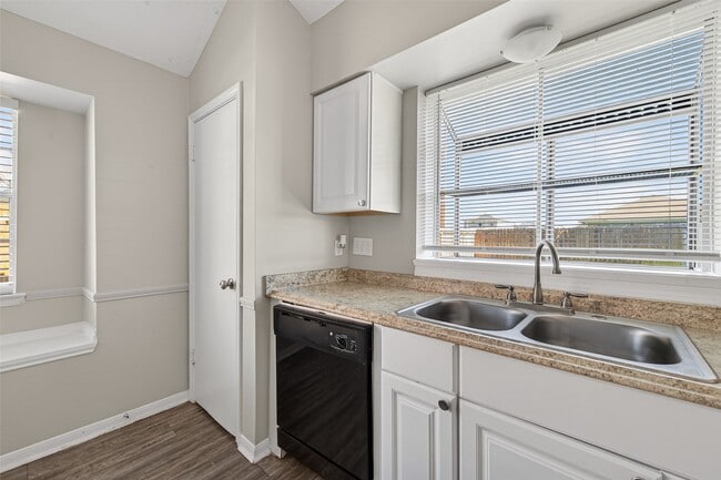 Building Photo - 22718 Pebworth Pl