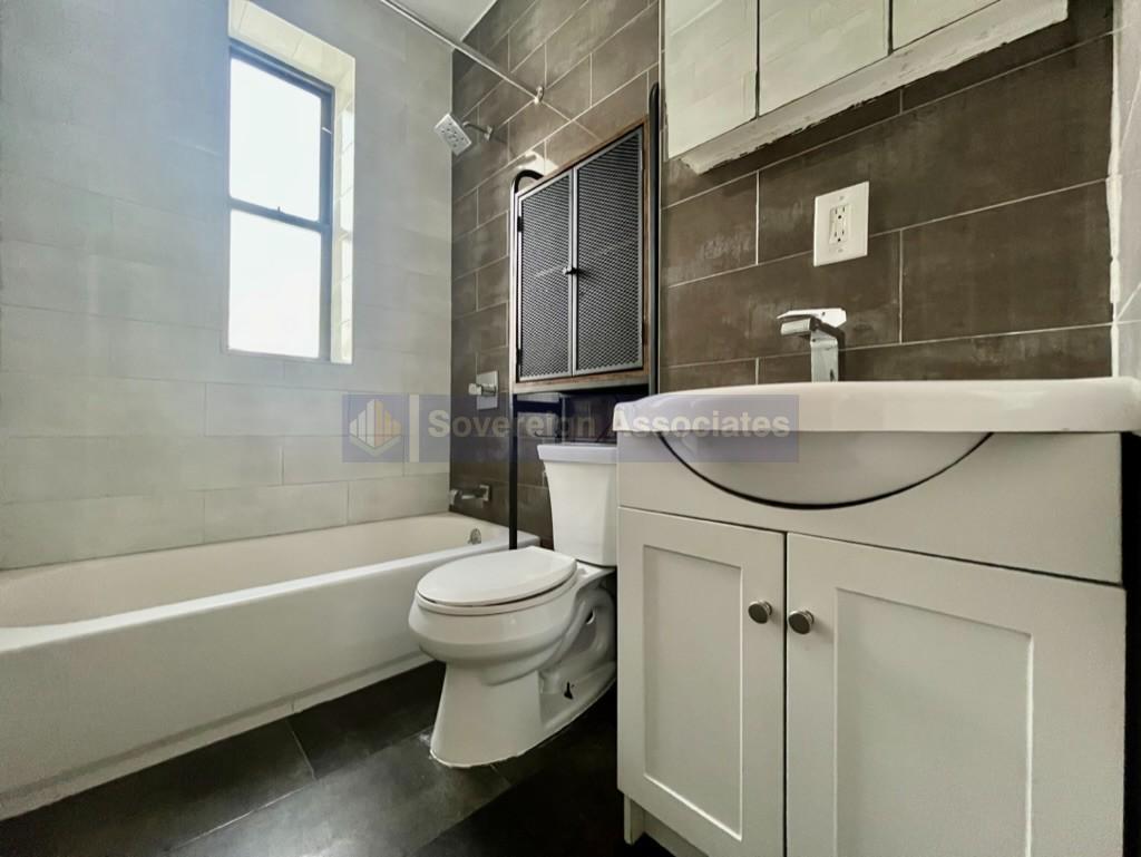 Building Photo - 536 W 158th St