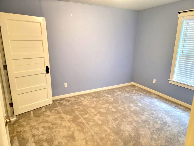 Building Photo - 2608 Neals Ln