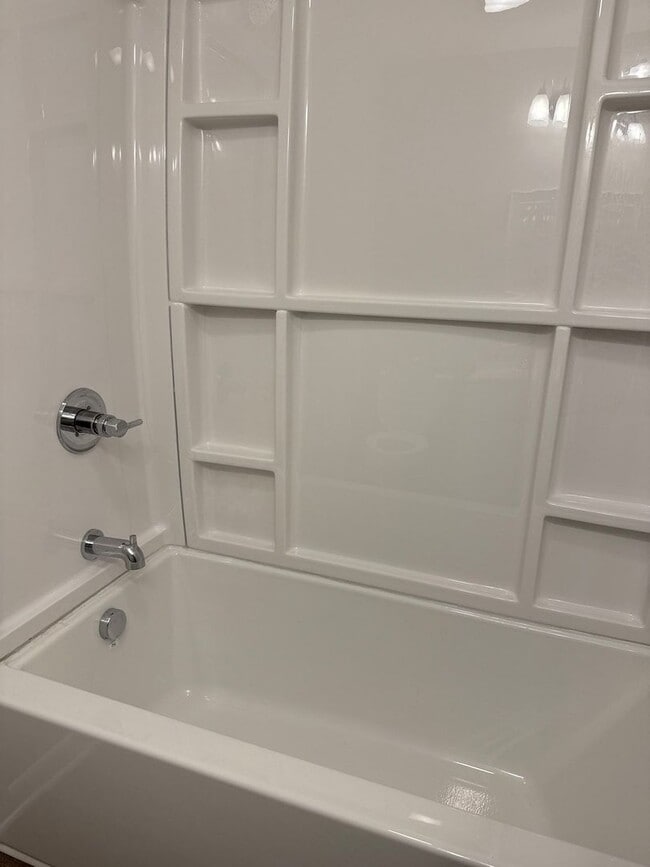 Building Photo - Charming Single-Level 3 Bedroom Home with Backyard and Pet-Friendly Living