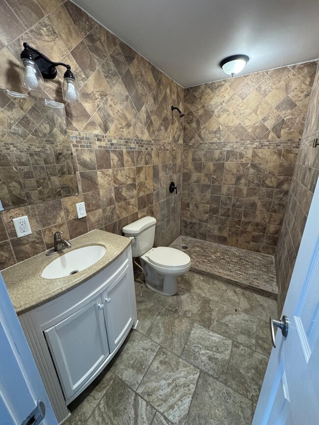 Building Photo - 416 E Chippewa Ave