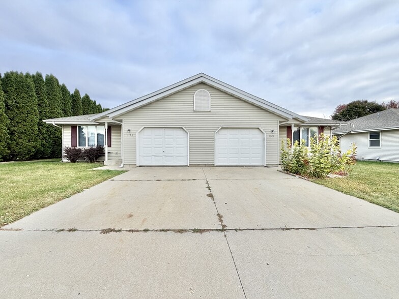 Primary Photo - 1124-1126 Brown Dr