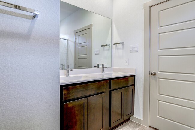 Building Photo - 3012 Gunnersbury Dr