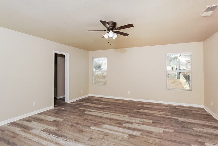 Building Photo - 203 Whitestone Dr NE