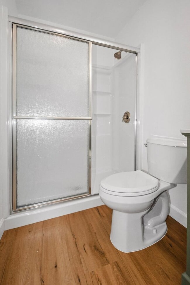 Building Photo - 3/2 Remodeled Home with Large Fenced Yard