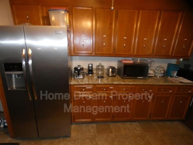 Building Photo - 1401 Bragg Rd