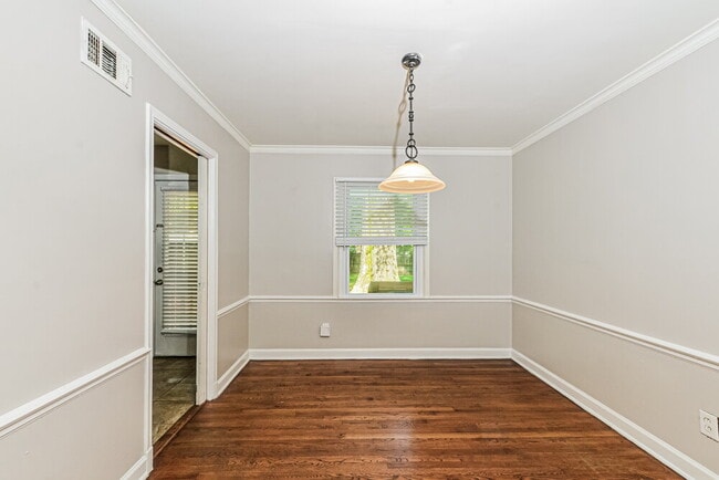 Building Photo - 1172 Oak Ridge Dr