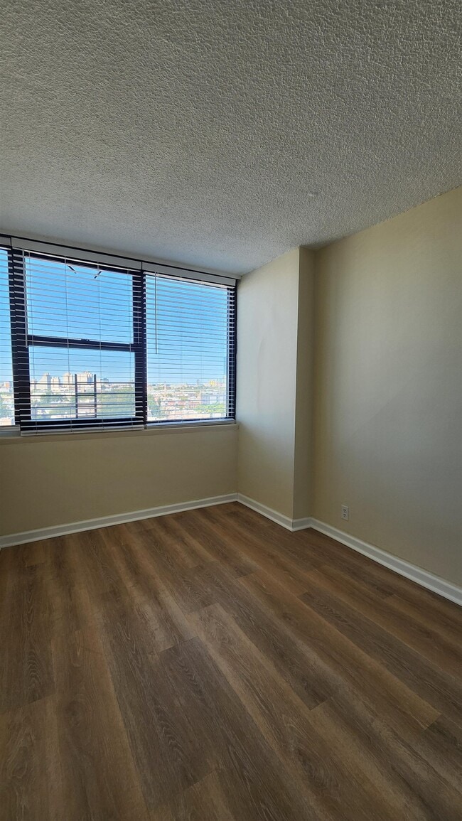 Building Photo - 280 Marin Blvd