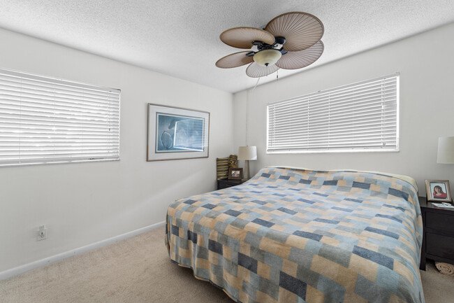 Building Photo - 18081 SE Country Club Dr