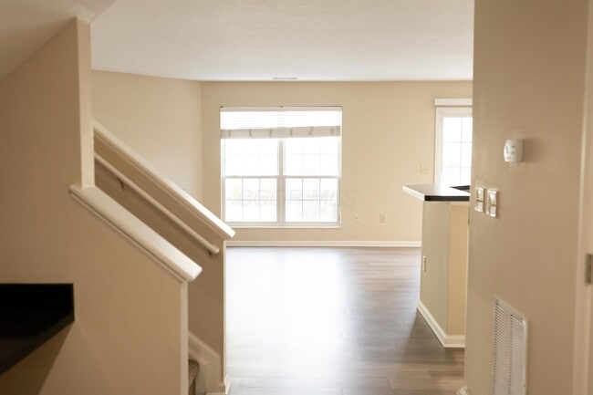 Building Photo - 5008 Stratford Pine Ln