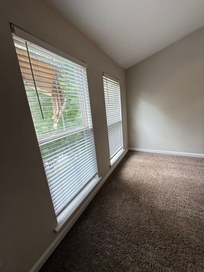 Building Photo - 15-1527 Kisling