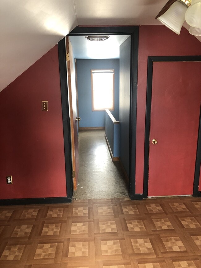 Building Photo - 539 Elm St