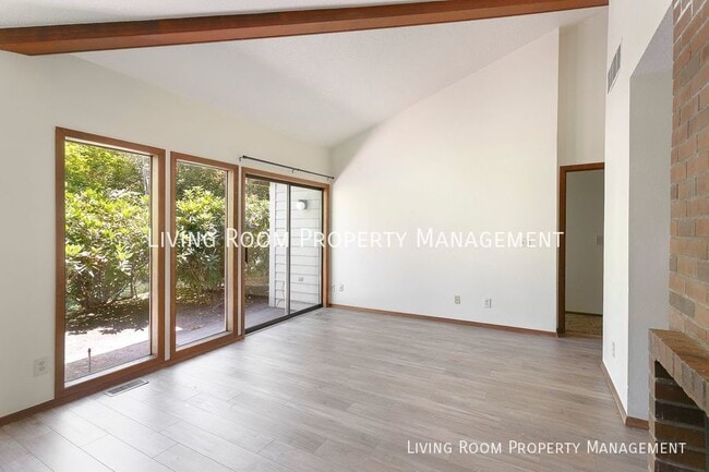 Building Photo - Mid-Centruy Single Level Townhouse - New U...