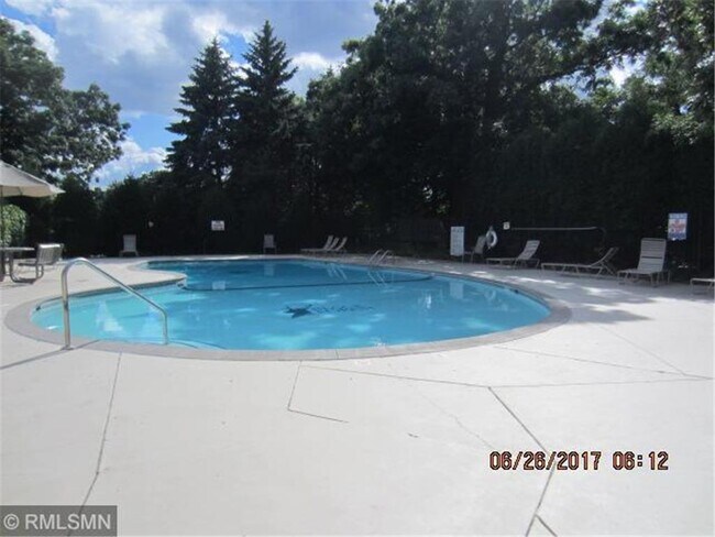 Building Photo - 1601 N Innsbruck Dr
