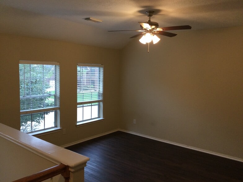 Building Photo - 2218 Laurel Oaks Dr