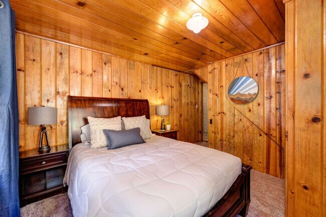 Building Photo - Adorable Home Available June 26th!