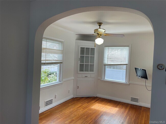 Building Photo - 8 Cameron Ln